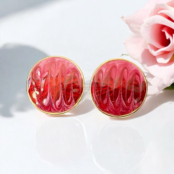 Vintage Deep Coral Red Swirly Enamel Gold tone Clip on Earrings. - Picture 4 of 5